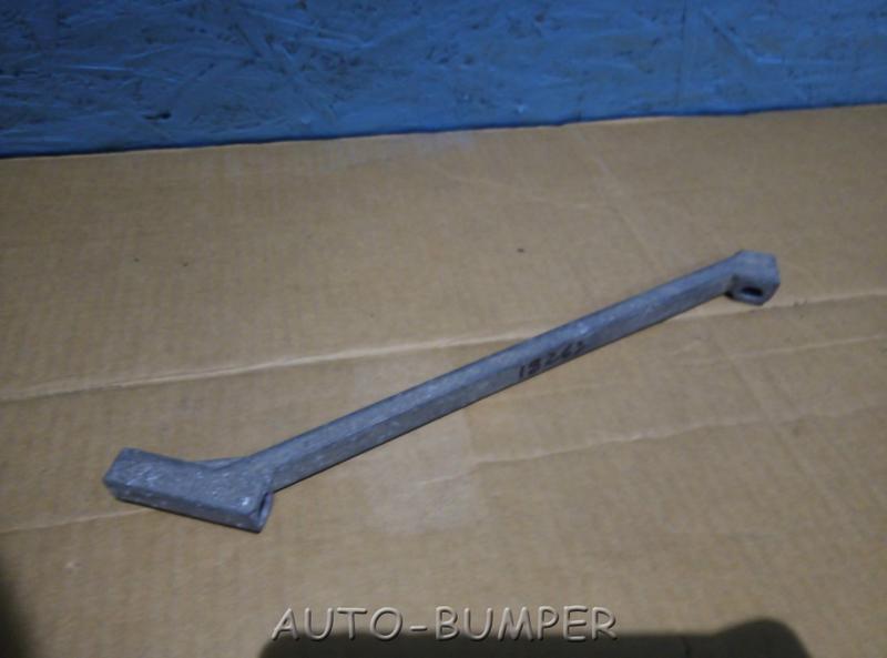 Renault Megane II 2002-  Кронштейн генератора 8200385883, 8200122051