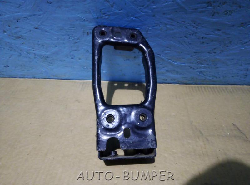 VW Touareg  Кронштейн усилителя переднего бампера правый 7L0805845B