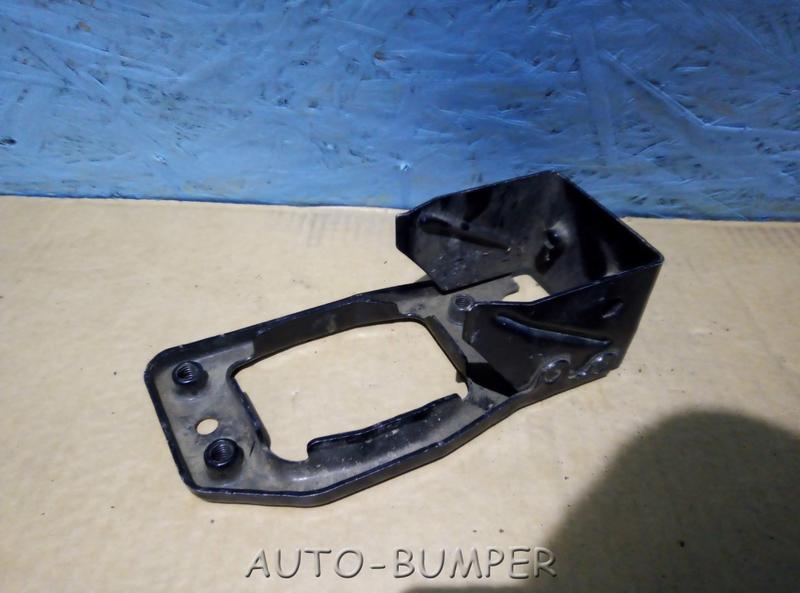 VW Touareg  Кронштейн усилителя переднего бампера правый 7L0805845B