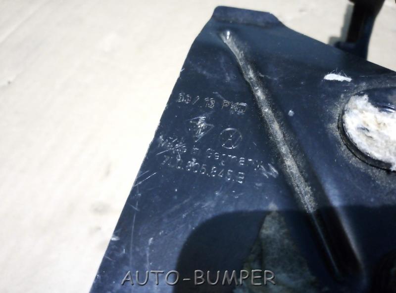 VW Touareg  Кронштейн усилителя переднего бампера правый 7L0805845B