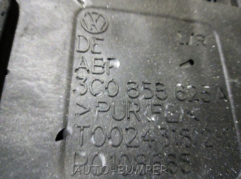 VW Passat B6 / B7 2005- Кожух рулевой колонки нижний  3C0858560D,  3C0858625A