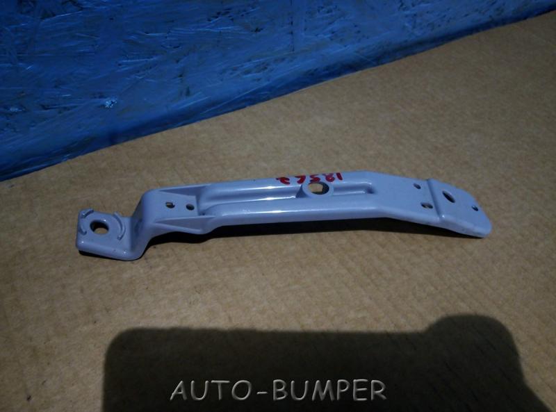Toyota Land Cruiser (200) 2015- Кронштейн фары правый, переднего бампера  81116-60K10, 8111660K10