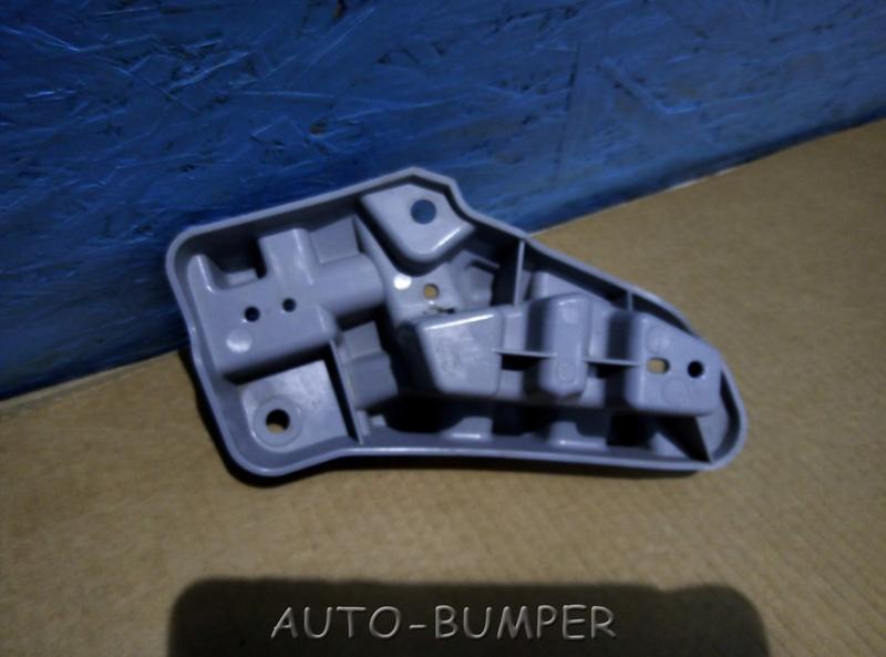 Toyota Land Cruiser (200) 2015- Кронштейн фары правый, переднего бампера 8111860K10, 81118-60K10
