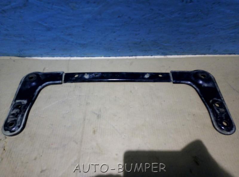 Renault Megane 2 2002- Балка передняя поперечная 8200761563