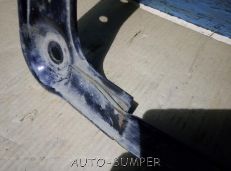 Renault Megane 2 2002- Балка передняя поперечная 8200761563
