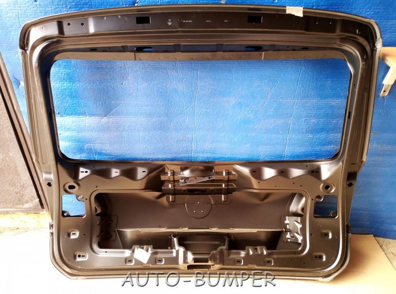 VW Touareg 2011- Крышка багажника  7P6827025C