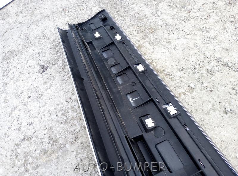 Volkswagen Touareg R-Line 2011- Молдинг передней правой двери 7P6853960A