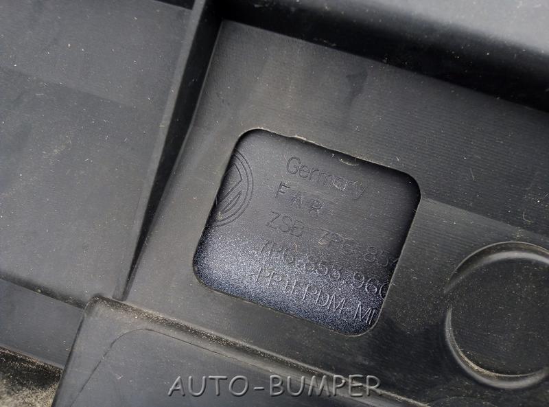 Volkswagen Touareg R-Line 2011- Молдинг передней правой двери 7P6853960A