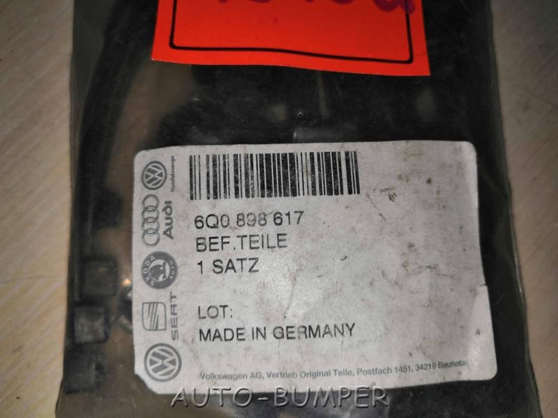 VW Polo 2002-2010 1 к-т элементов крепления  для крышки багажного отсека  6Q0898617
