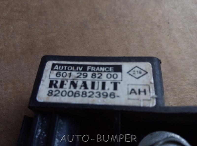 Renault Megane 2 2002- Датчик удара 8200682396