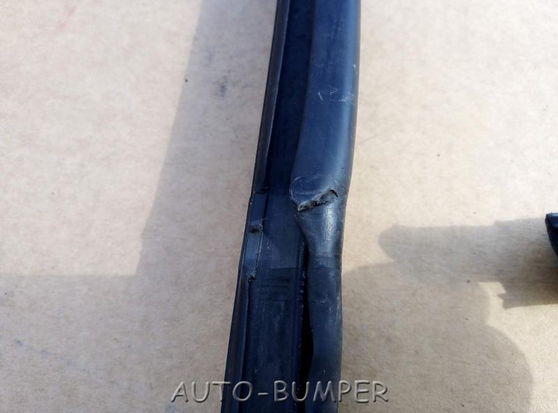 Renault Sandero 2 2014- Уплотнитель стекла двери задней левой  823315945R