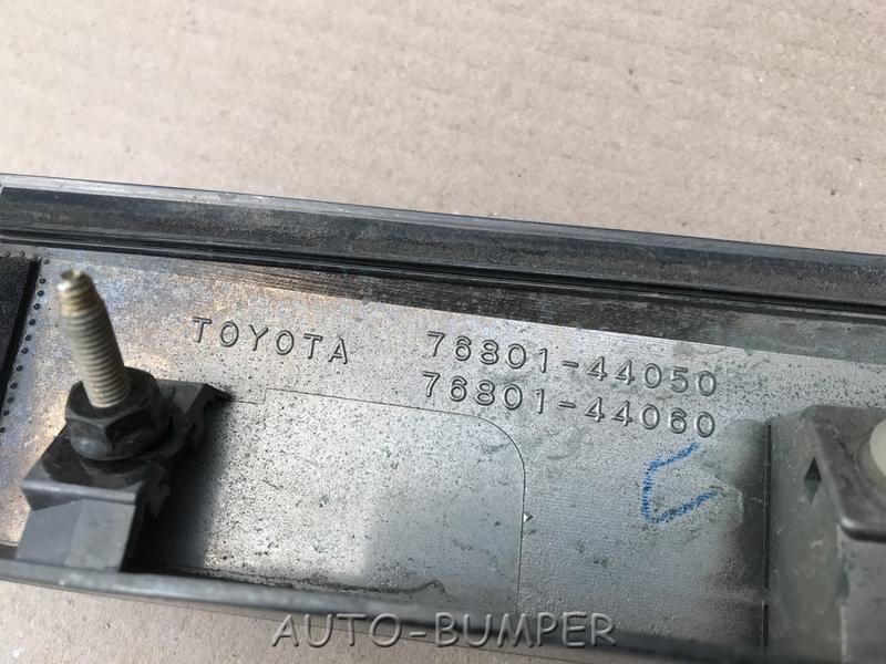 Toyota Isis  Молдинг крышки багажника 76801-44050 76801-44060 76801-44110 76801-44120