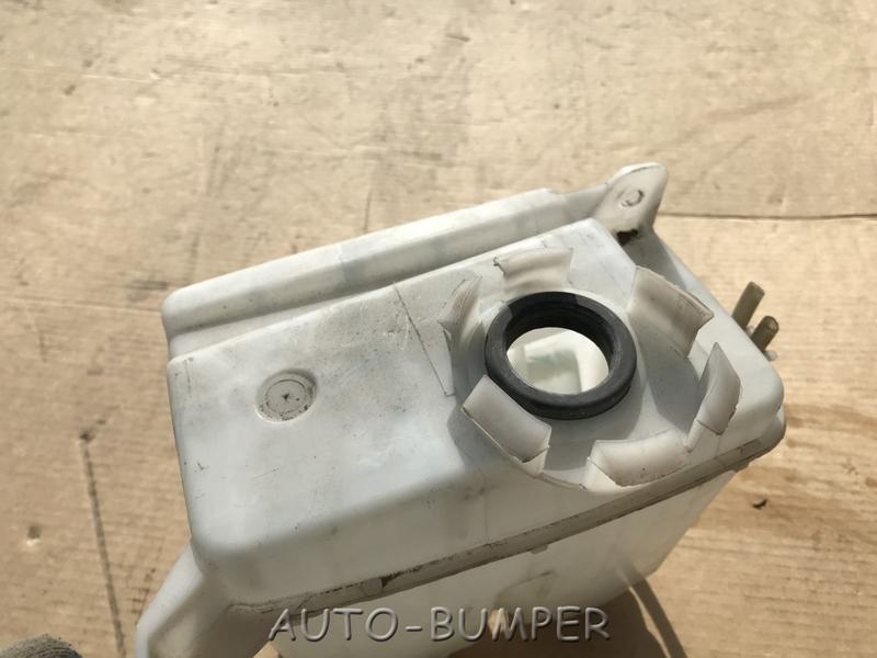 Toyota Isis 2004- Бачок омывателя с моторчиками  85315-68010, 8531568010, 8533060160, 8533021010
