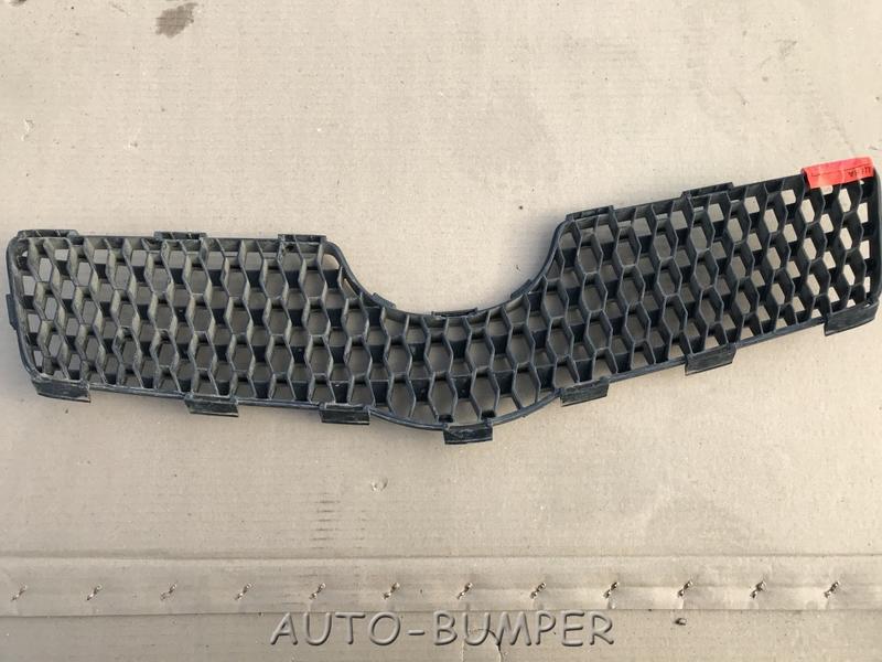 Toyota Yaris 2005- Решетка радиатора 53111-52360, 5311152360