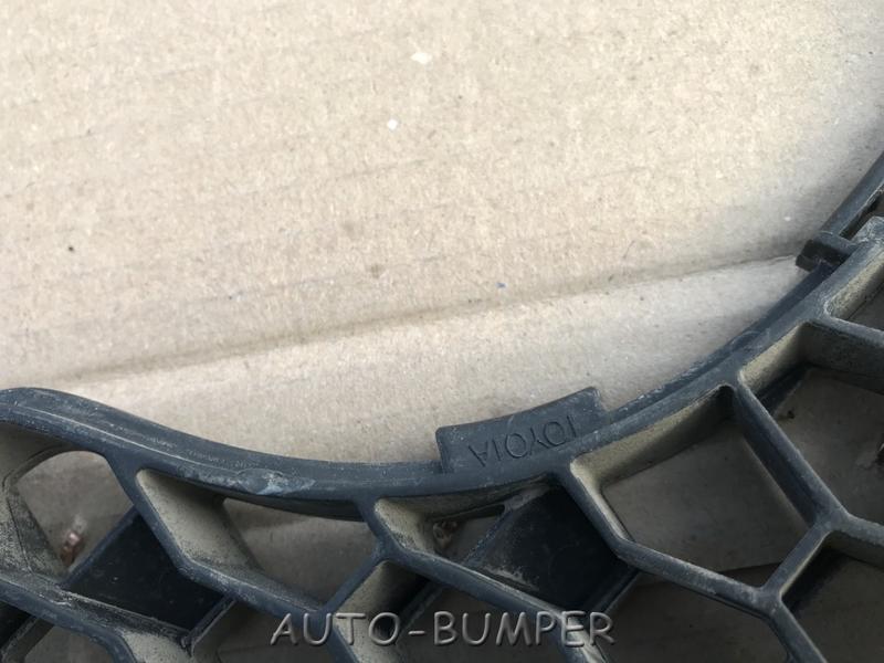 Toyota Yaris 2005- Решетка радиатора 53111-52360, 5311152360