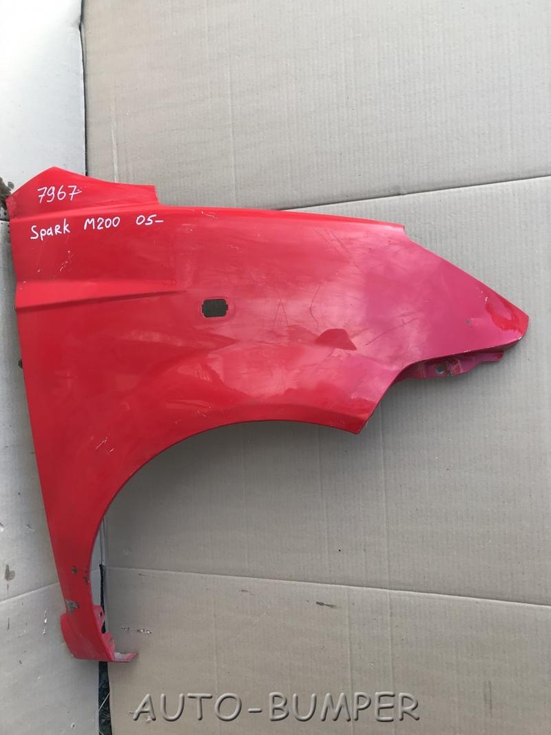 Chevrolet Spark M200 2005- Крыло переднее правое 96599354