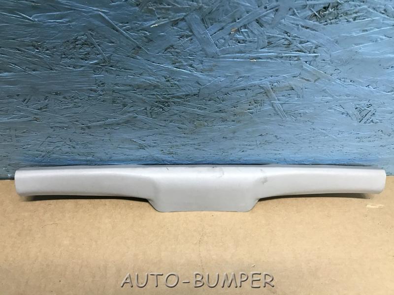 Toyota Isis Обшивка багажника 6793944010, 67939-44010