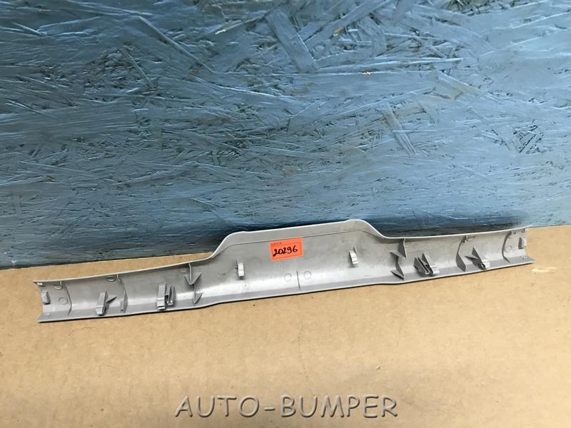 Toyota Isis Обшивка багажника 6793944010, 67939-44010