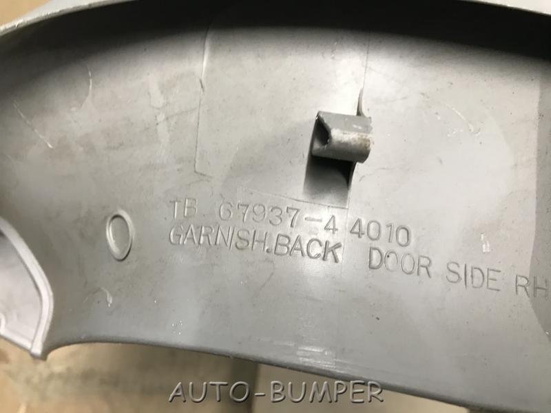 Toyota Isis Обшивка двери багажника правая 6793744010, 67937-44010