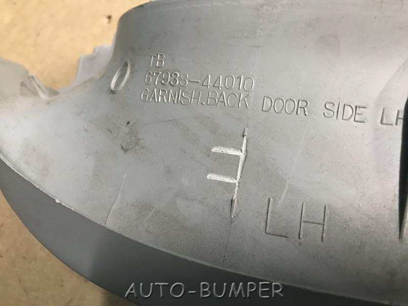 Toyota Isis Обшивка двери багажника левая 6793844010, 67938-44010