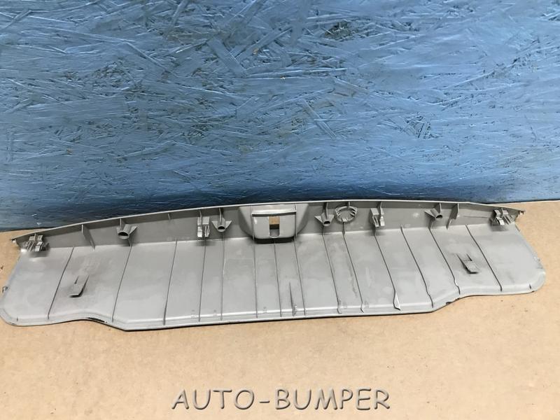 Toyota Isis Накладка двери багажника  67935-44040, 6793544040