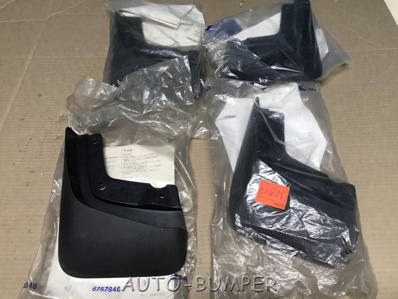 Volvo XC90 2002- Брызговик задний левый 30698123