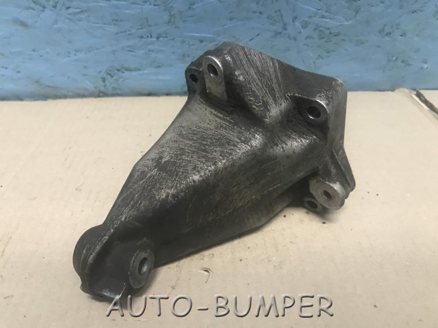 Mercedes C-Class W203/W204 Опора двигателя левая A2712230904
