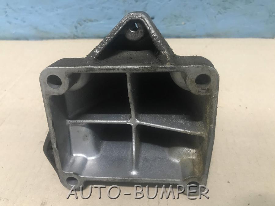 Mercedes C-Class W203/W204 Опора двигателя левая A2712230904
