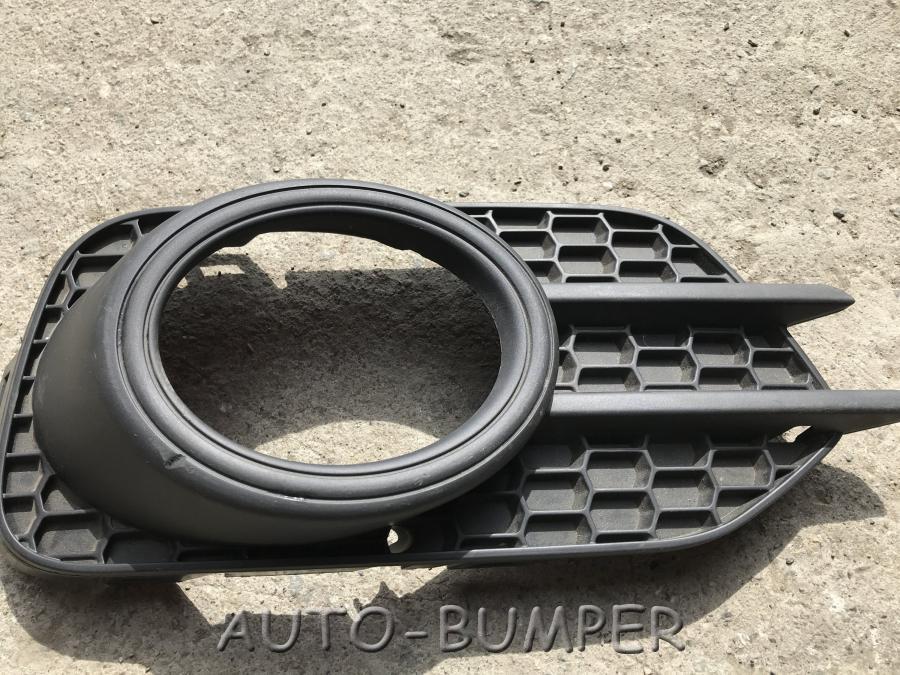 VW Tiguan 2011- Решетка ПТФ правая 5N0853666G