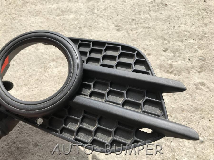 VW Tiguan 2011- Решетка ПТФ правая 5N0853666G