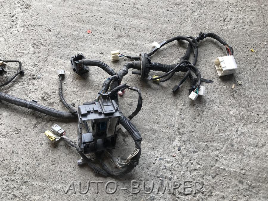 Toyota Land Cruiser (200) 2008- Проводка подкапотная  82111-60V50H-1 8211160V50H1 8211160V50H