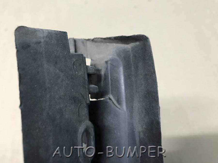Volkswagen Touareg 2002- Брызговик задний правый 7L0075101A
