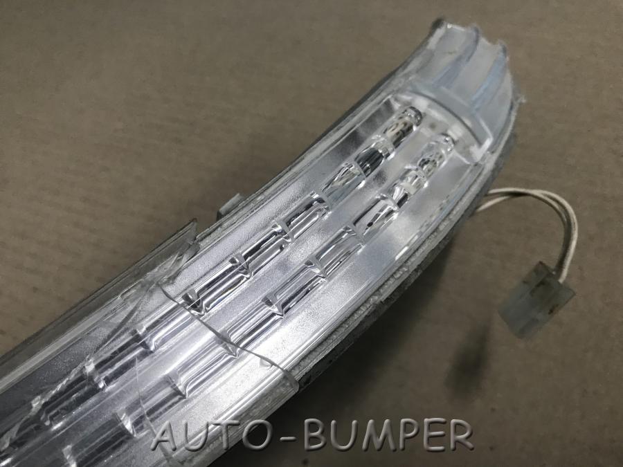 VW Touareg 2002- Повторитель в зеркало правый 7L6949102C