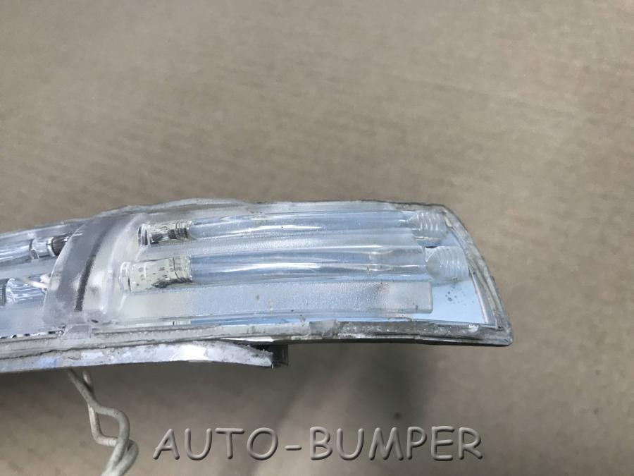 VW Touareg 2002- Повторитель в зеркало правый 7L6949102C