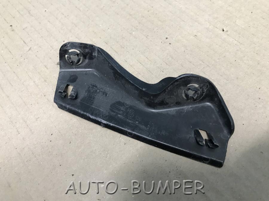 VW Passat B6 2005- Кронштейн переднего крыла правый 3C0807506