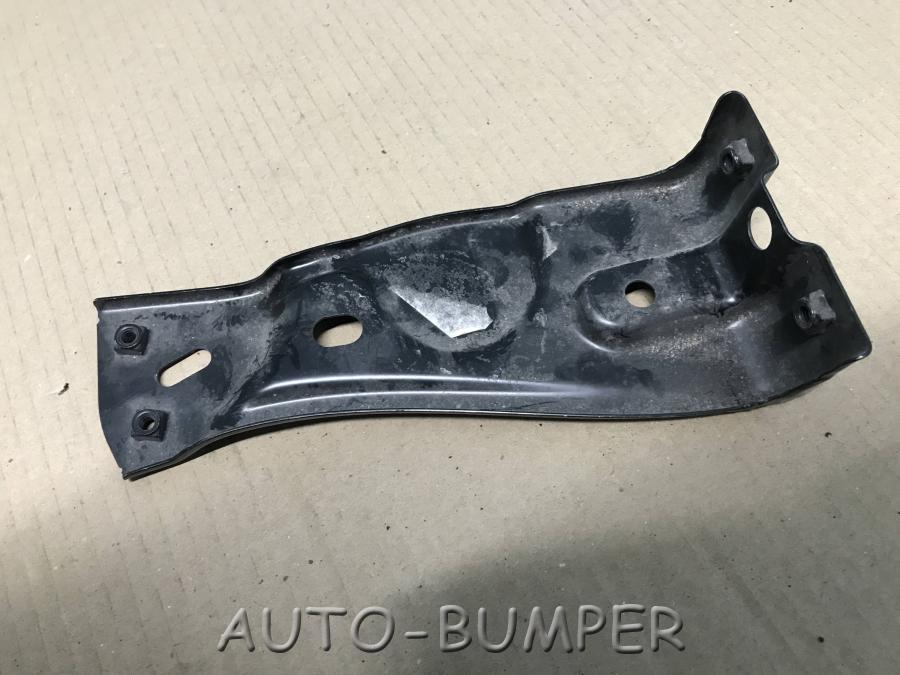 VW Passat B6 Кронштейн переднего крыла правый 3C0821142