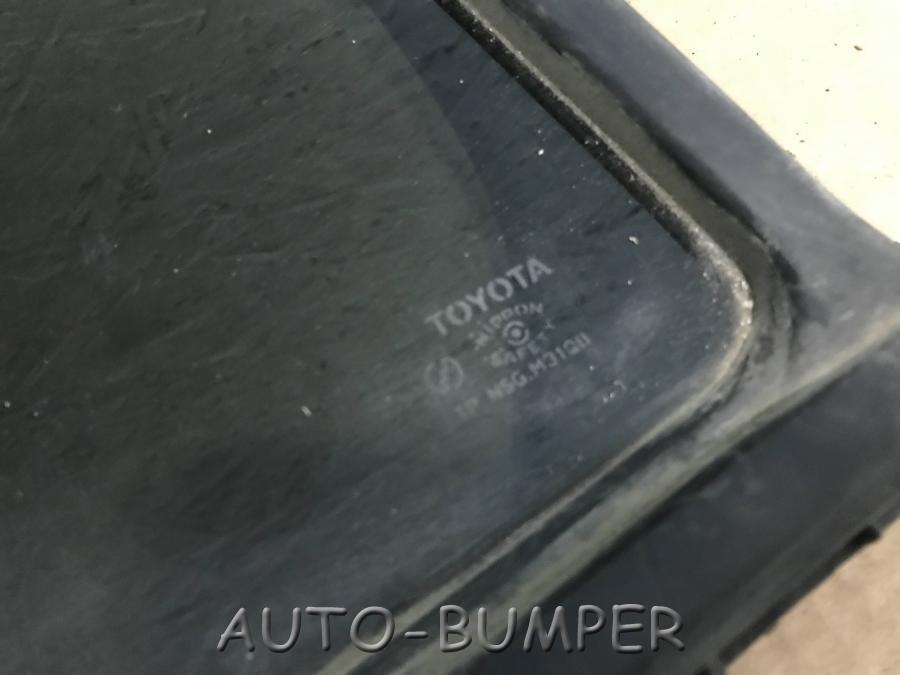 Toyota Isis Форточка задня левая 6812444010