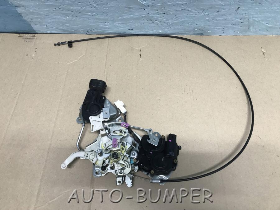 Toyota Isis Замок двери задний  6903033241