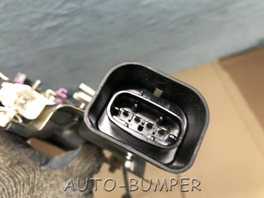Toyota Isis Замок двери задний  6903033241