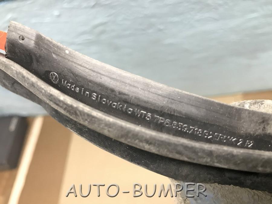 VW Touareg 2010- Уплотнитель двери задней правой 7P6839718B