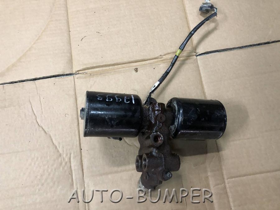 Toyota Land Cruiser (200) 2008- Насос гидравлический активной подвески 4886060020, 48860-60020