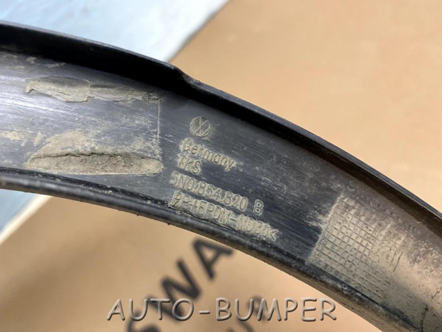 VW Tiguan 2007- Накладка крыла задняя правая  5N0854820B
