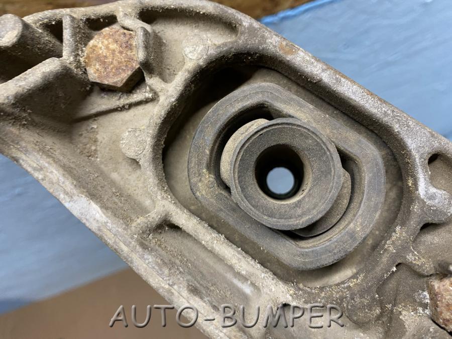 Renault Logan 2005- Кронштейн опоры КПП 8200216113