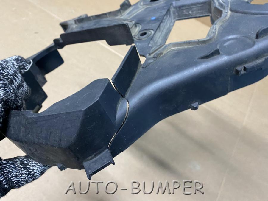 Volvo XC60 2010- Кожух ремня ГРМ 30757901, 30757900