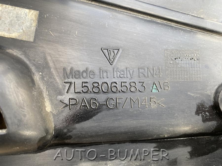 Porsche Cayenne 2002- Накладка декоративная на левый лонжерон под капот 7L5806583A
