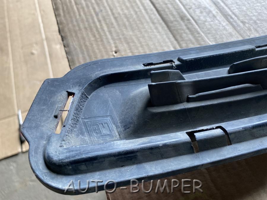 Chevrolet Cobalt Решетка радиатора верхняя  52027904