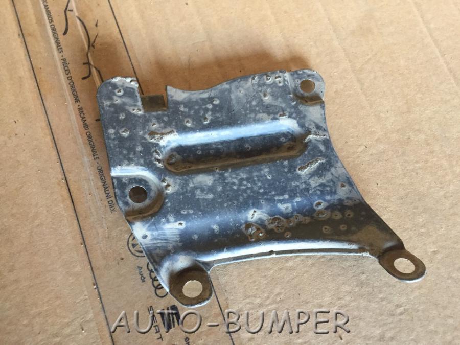 Toyota подкрылок 53892-28020