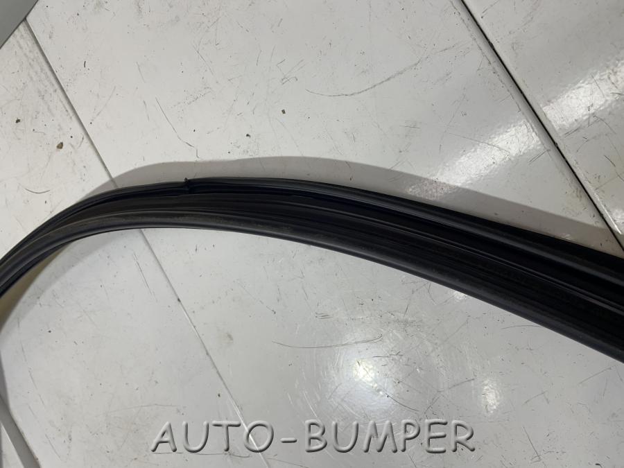 Volvo XC60 2010- Уплотнитель стекла двери передней правой 31479777, 30762366, 31352213