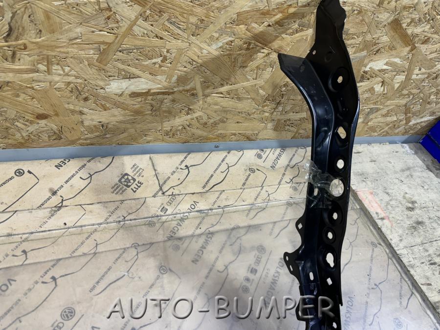 Toyota Harrier 2020- Рамка радиатора правая 53202-48903