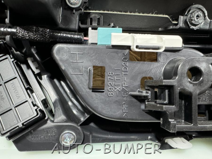 Toyota Venza 2020- Обшивка двери передняя левая 82156-48110, 67602-X1T11, 69278-X1T11
